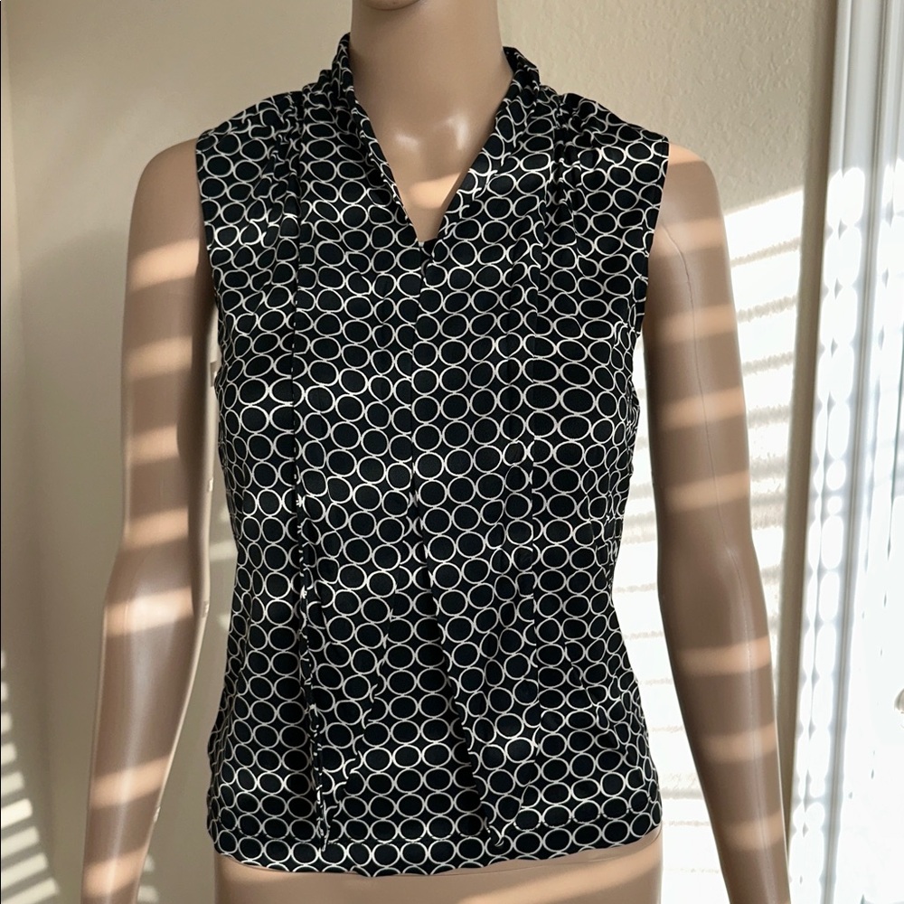 Banana Republic Black and White Circle Pattern Blouse Size Small.